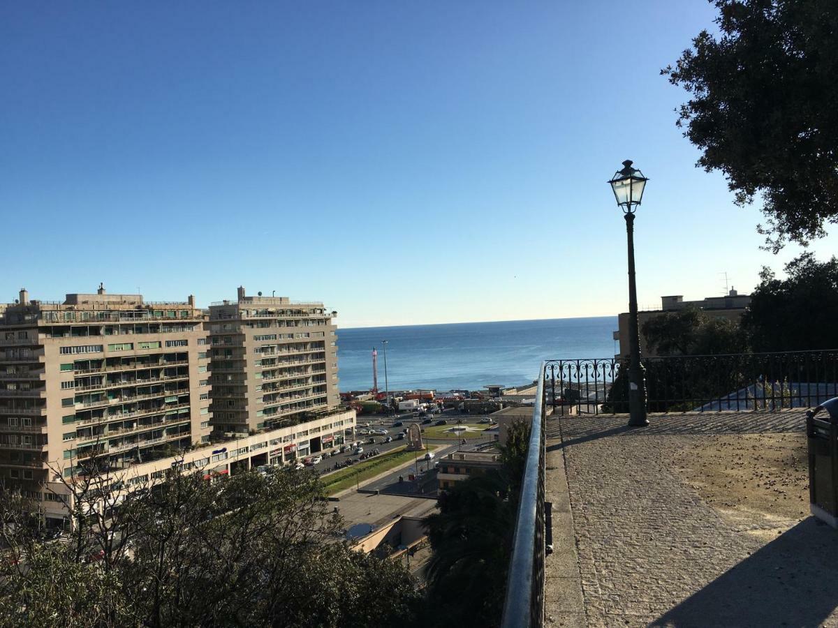 Finestra Su * Genoa